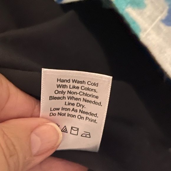 Coldwater Creek black tank w/chiffon edge 1X - Picture 8 of 8